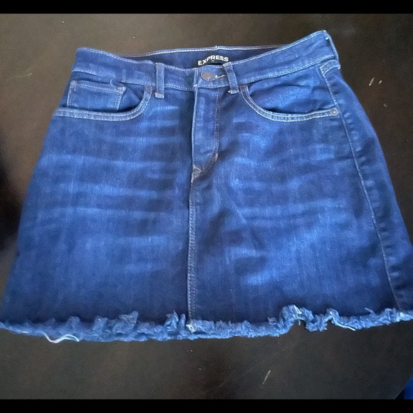 Express. Size 0. (Like New) Jean skirt - Picture 1 of 1